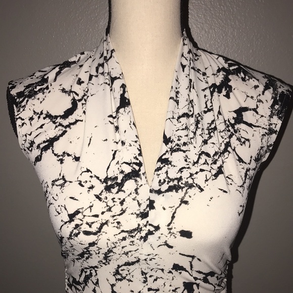 VINCE CAMUTO Marble Print Blouse. - Picture 2 of 7